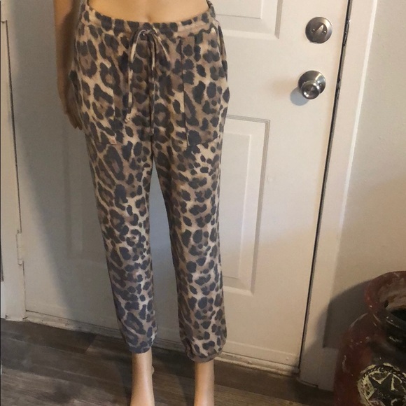 Leopard print joggers size small - Picture 2 of 7